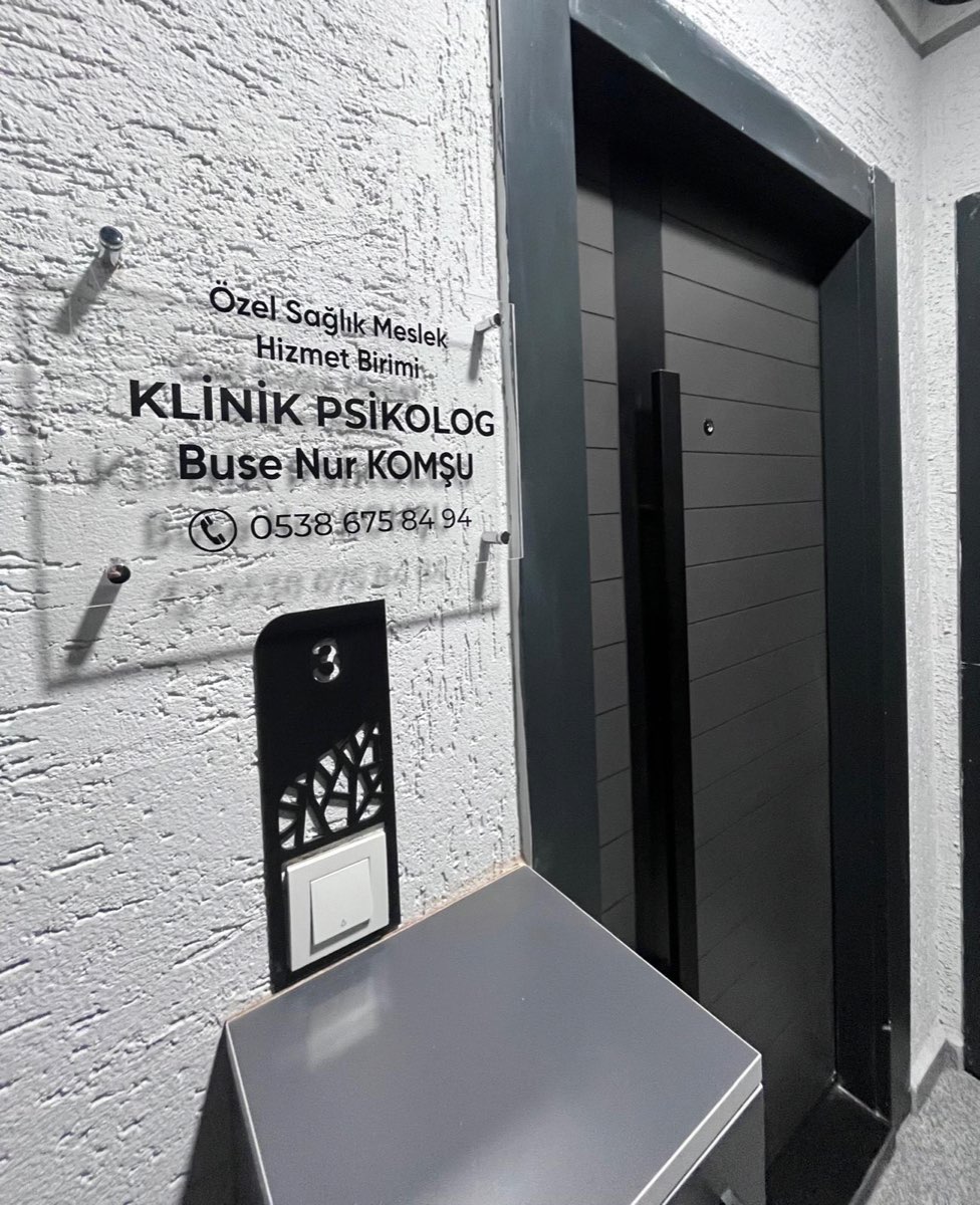 Klinik Psikolog Buse Nur Komşu ofis kapı tabelası — Atatürk Mah. İstiklal Marşı Cd. No:34 Kat 1 Daire 3 · Süleymanpaşa / Tekirdağ